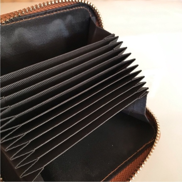 Kattee NWOT Leather Zipper 11 Slot Card / ID Holder in Smooth Caramel - Picture 3 of 6